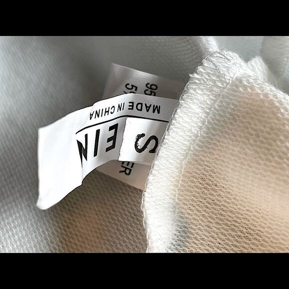 NEW! Never Worn or Washed. SHEIN Women’s Hooded Cropped Sweatshirt. Size Small. - Picture 4 of 4